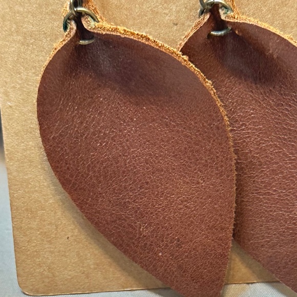 2/$15 Shepherds hook pinched teardrop leather leaf dangle earrings. - Picture 8 of 8